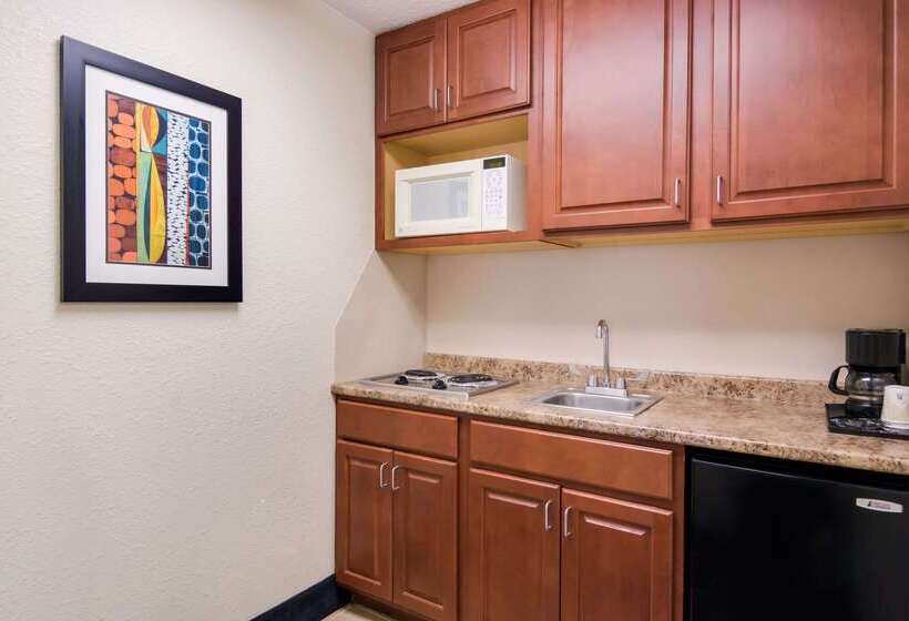 فندق Rodeway Inn At Fort Lee