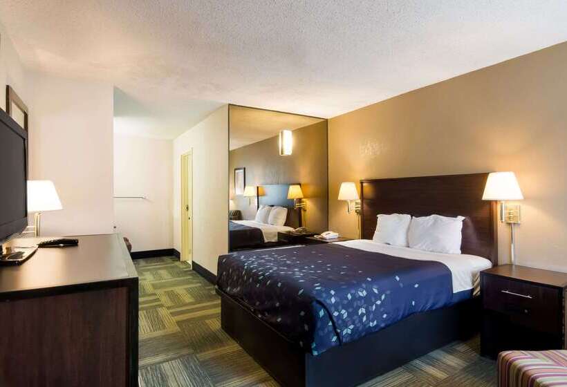 فندق Rodeway Inn At Fort Lee