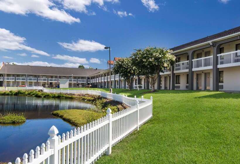 فندق Rodeway Inn At Fort Lee