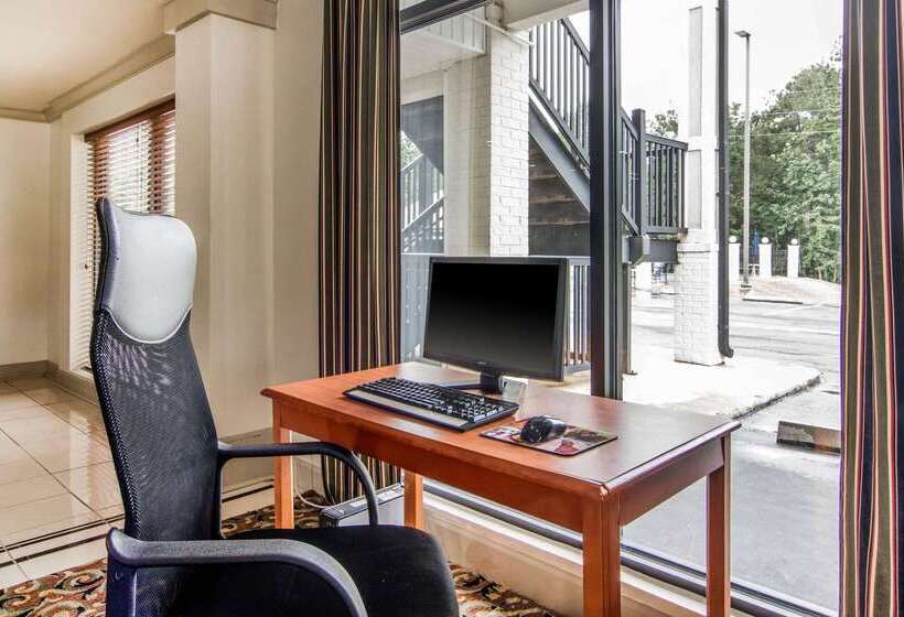 فندق Rodeway Inn