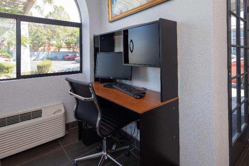 בית מלון כפרי Rodeway Inn Milpitas Near Great Mall