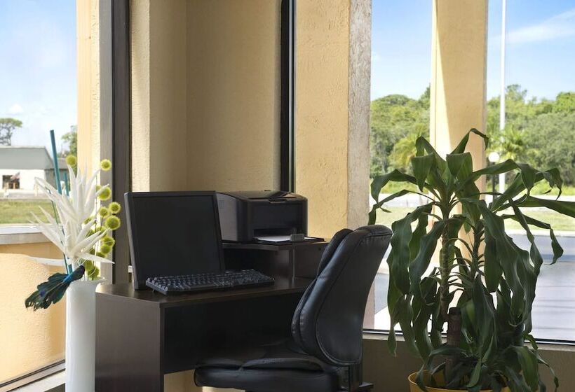 فندق Rodeway Inn Port Richey North