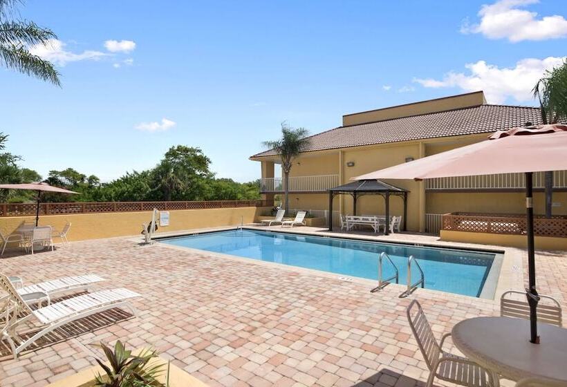 فندق Rodeway Inn Port Richey North