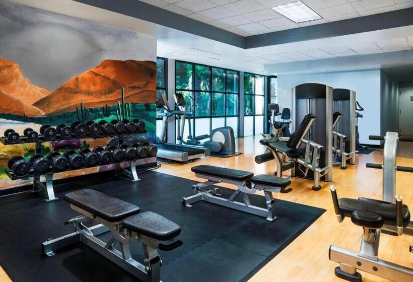 هتل Sheraton Crescent