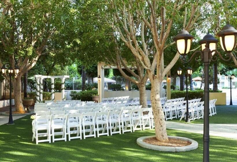 هتل Sheraton Crescent