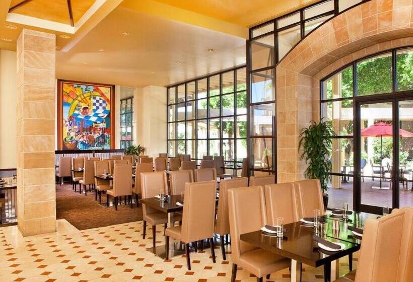 هتل Sheraton Crescent