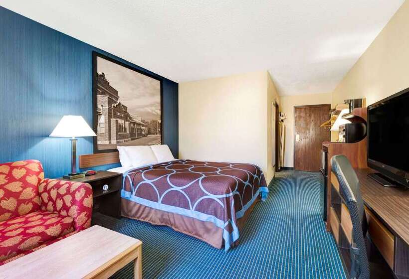 Отель Super 8 By Wyndham Hutchinson