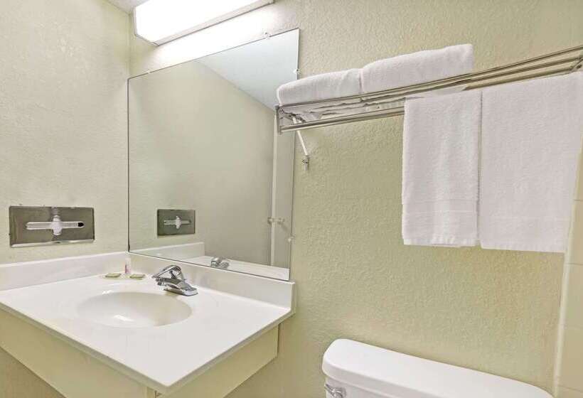 فندق Super 8 By Wyndham Indianapolis South