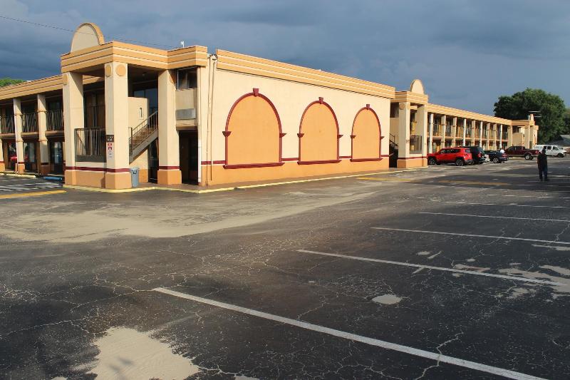 فندق Tampa Inn Near Busch Gardens