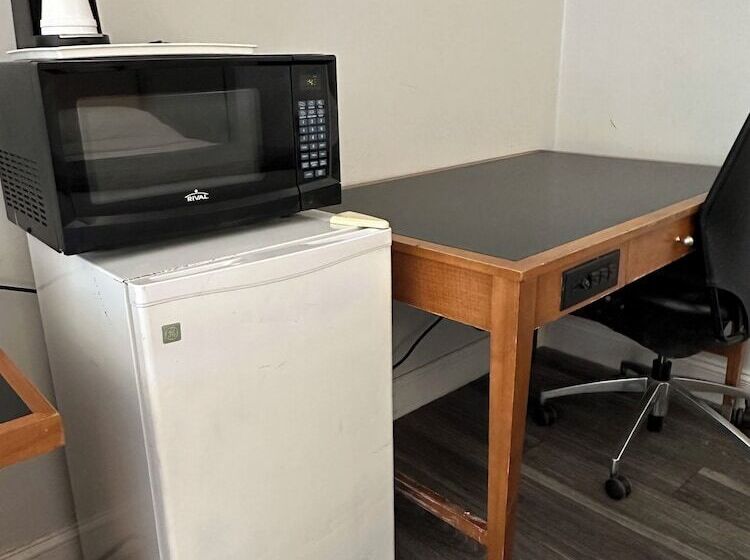 فندق Travel Inn & Suites