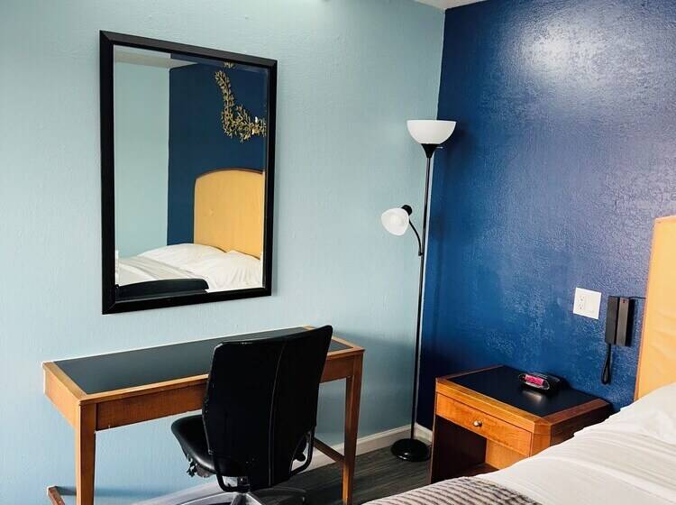 فندق Travel Inn & Suites