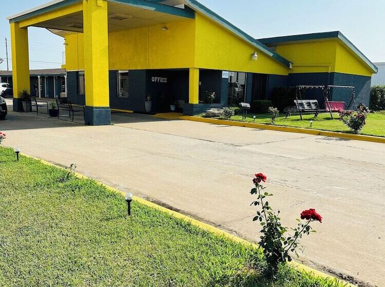 فندق Travel Inn & Suites