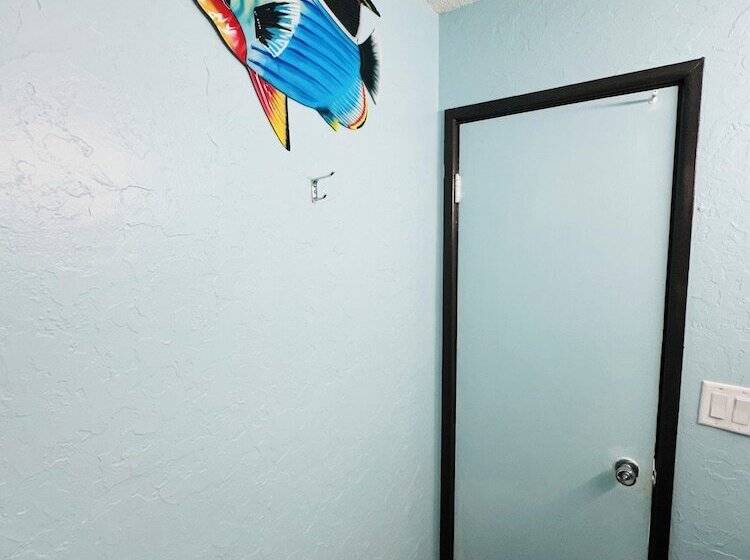 فندق Travel Inn & Suites