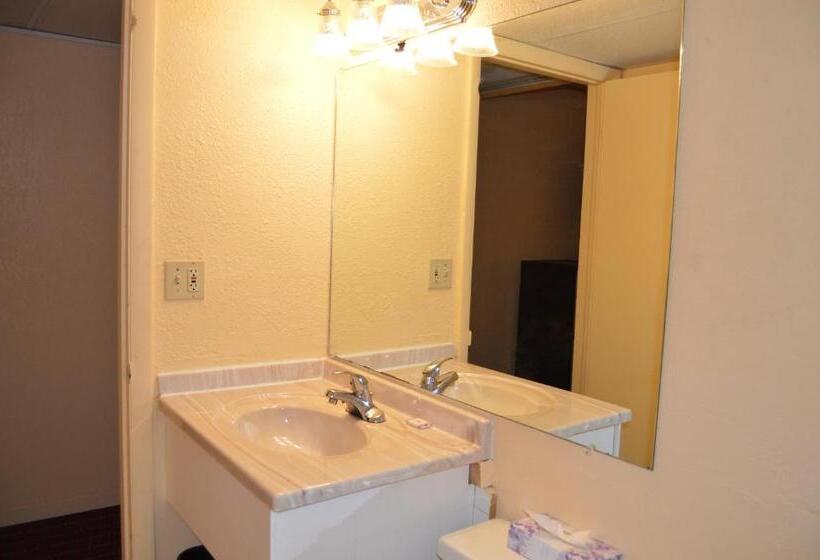 فندق Travelers Inn