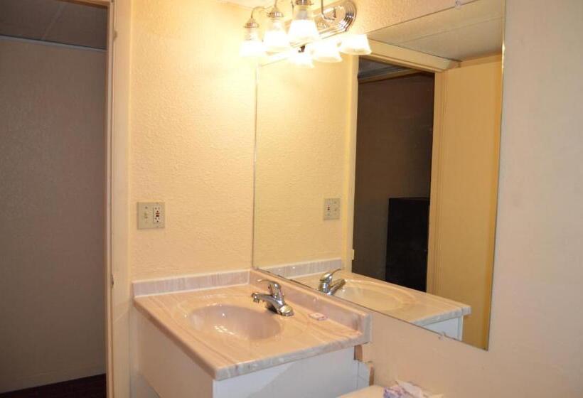 فندق Travelers Inn