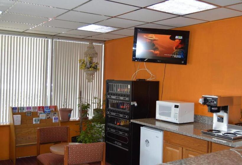 فندق Travelers Inn