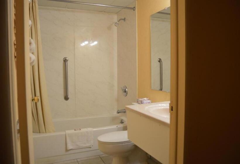 فندق Travelers Inn