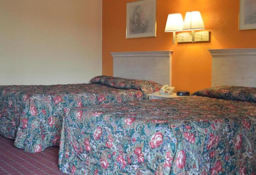 فندق Travelers Inn