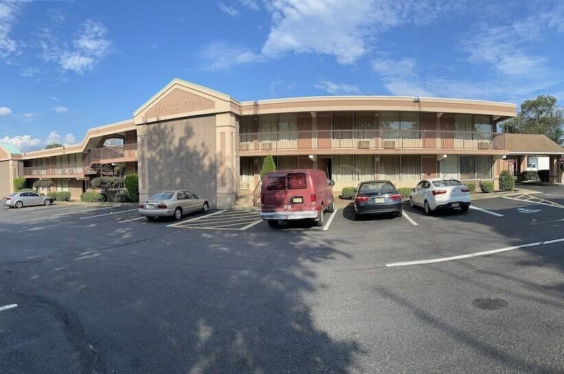 فندق Travelers Inn