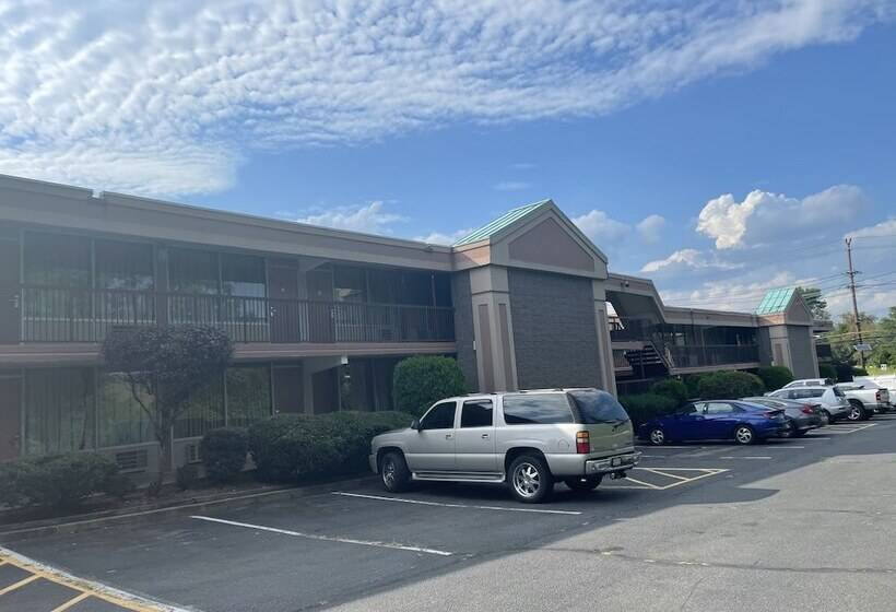 فندق Travelers Inn