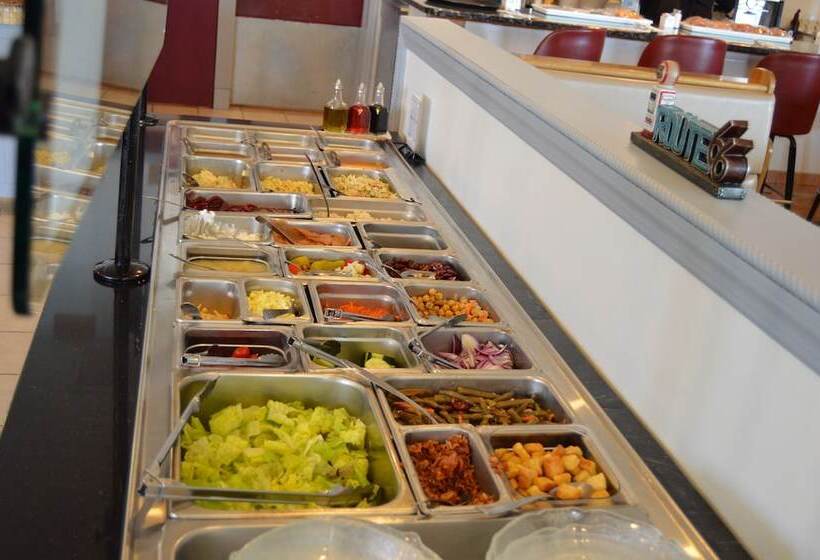 فندق Travelers Inn