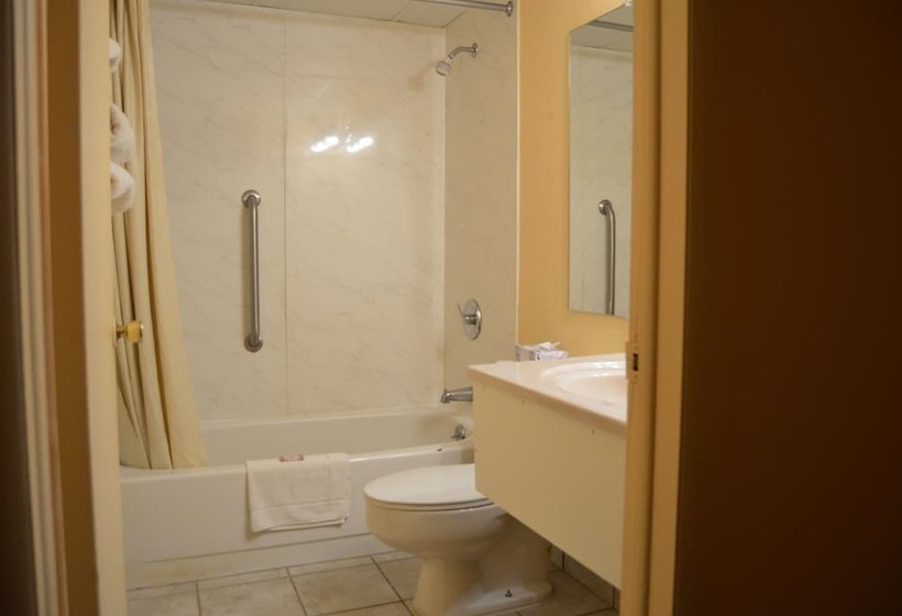 فندق Travelers Inn