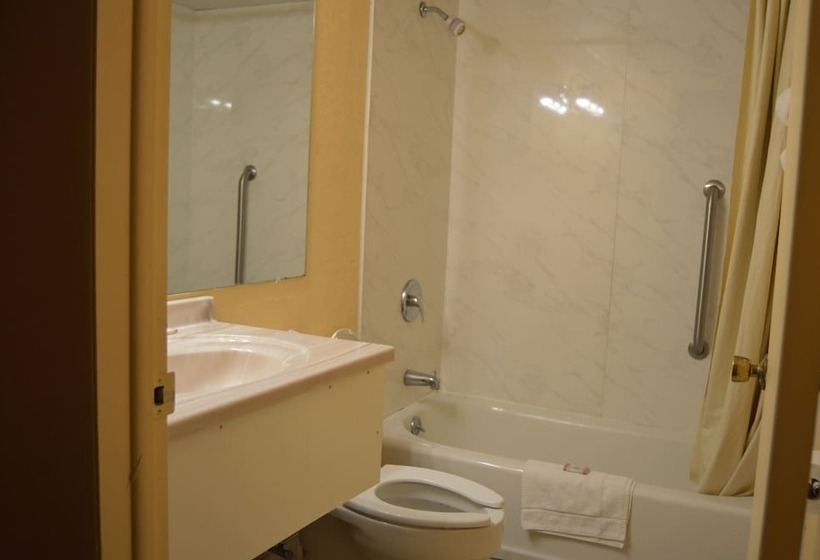 فندق Travelers Inn