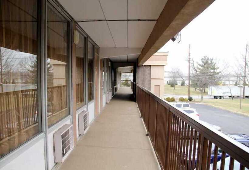 فندق Travelers Inn