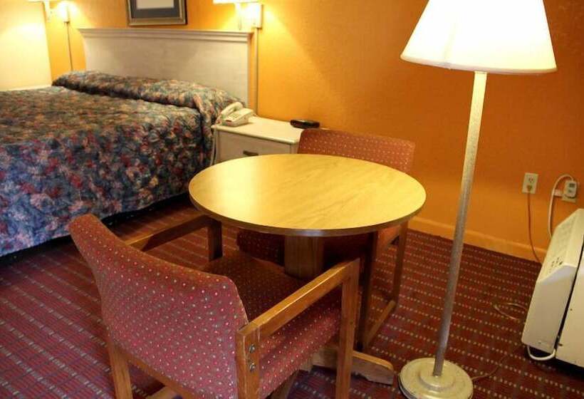 فندق Travelers Inn