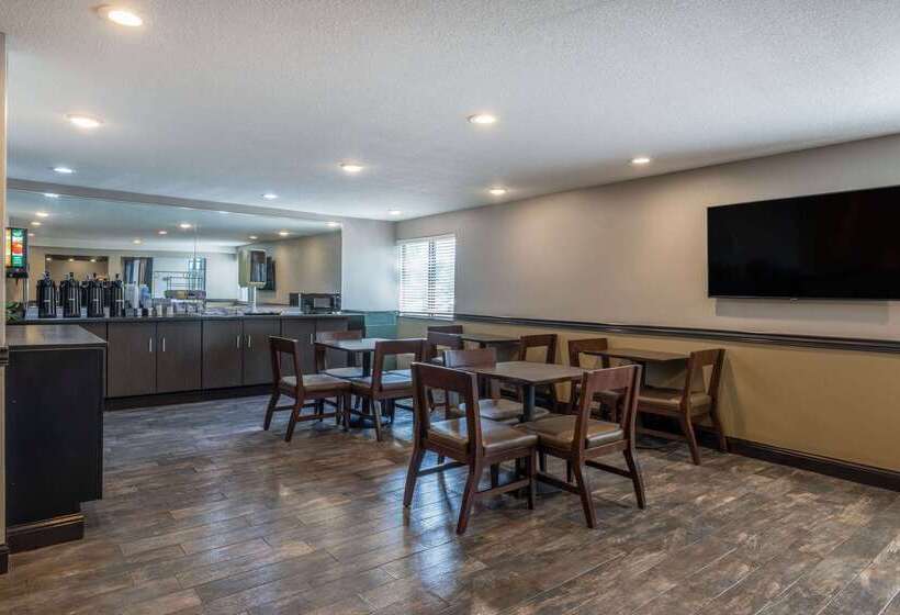 فندق Travelodge By Wyndham Brooklyn Center