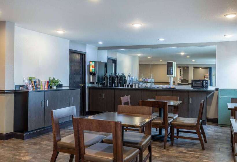 فندق Travelodge By Wyndham Brooklyn Center