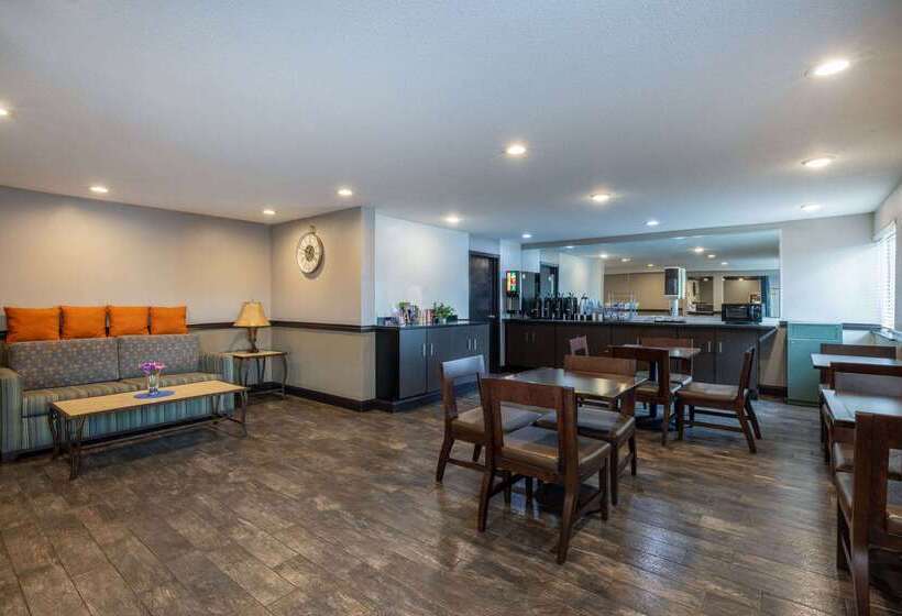 فندق Travelodge By Wyndham Brooklyn Center