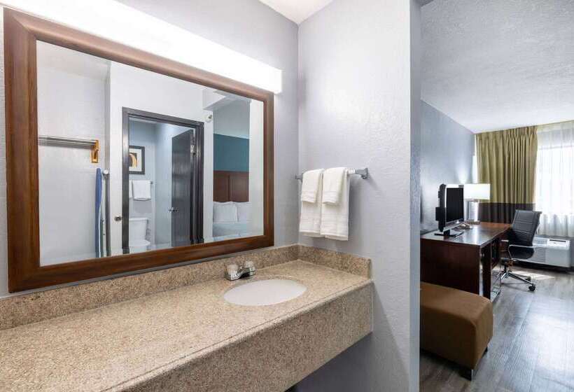 فندق Travelodge By Wyndham Brooklyn Center