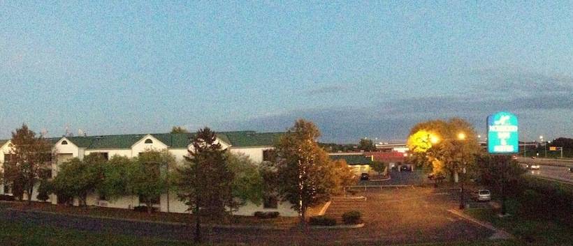 فندق Travelodge By Wyndham Brooklyn Center