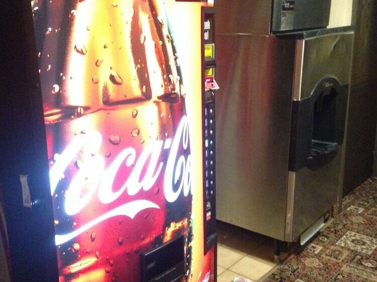 فندق Travelodge By Wyndham Brooklyn Center