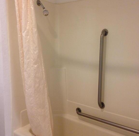 فندق Travelodge By Wyndham Brooklyn Center