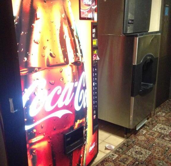 فندق Travelodge By Wyndham Brooklyn Center