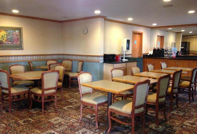 فندق Travelodge By Wyndham Brooklyn Center