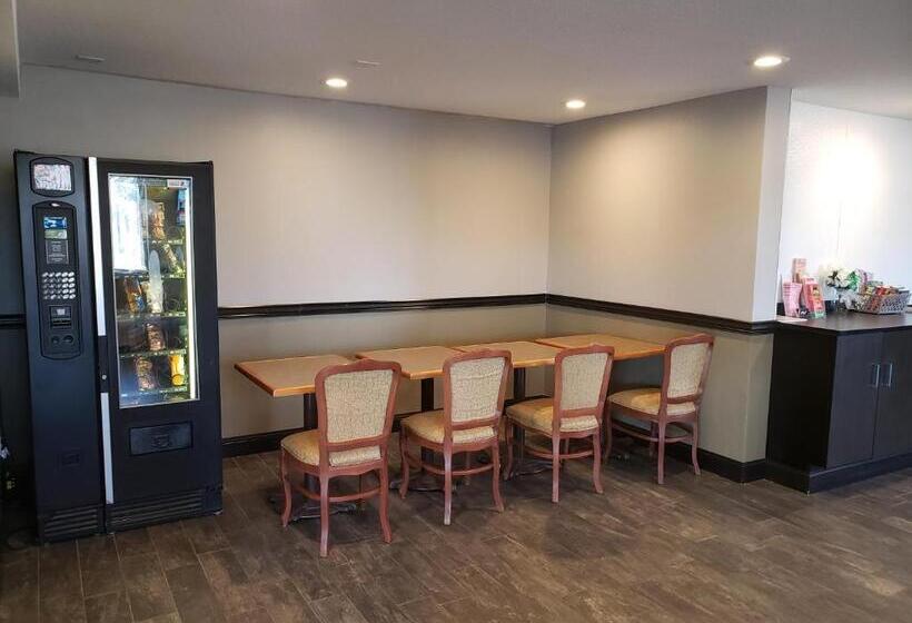 فندق Travelodge By Wyndham Brooklyn Center