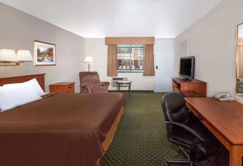 فندق Travelodge By Wyndham Jackson