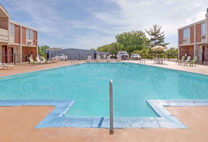 فندق Travelodge By Wyndham Jackson