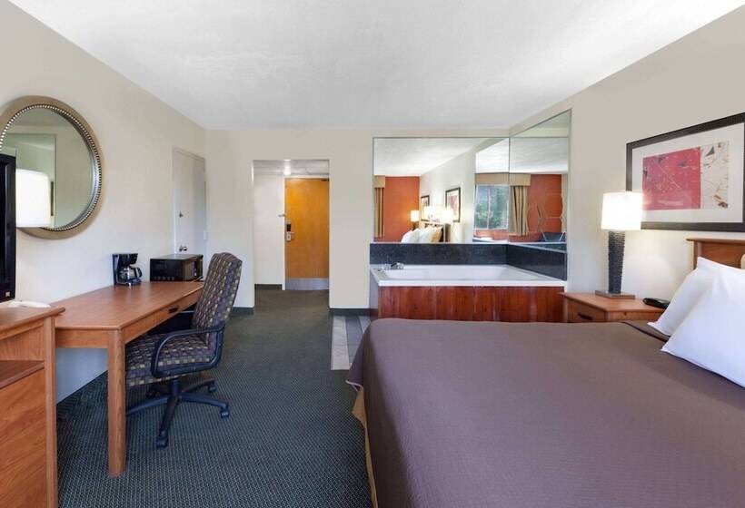 فندق Travelodge By Wyndham Jackson