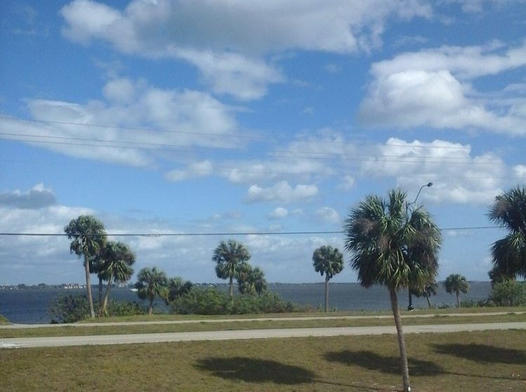 فندق Tropical Inn Palm Bay