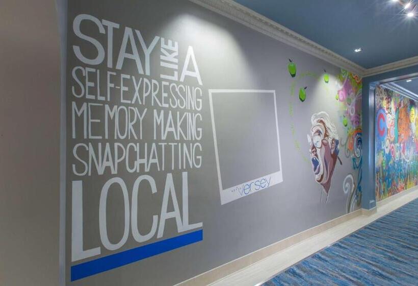 هتل Versey Chicago Lincoln Park