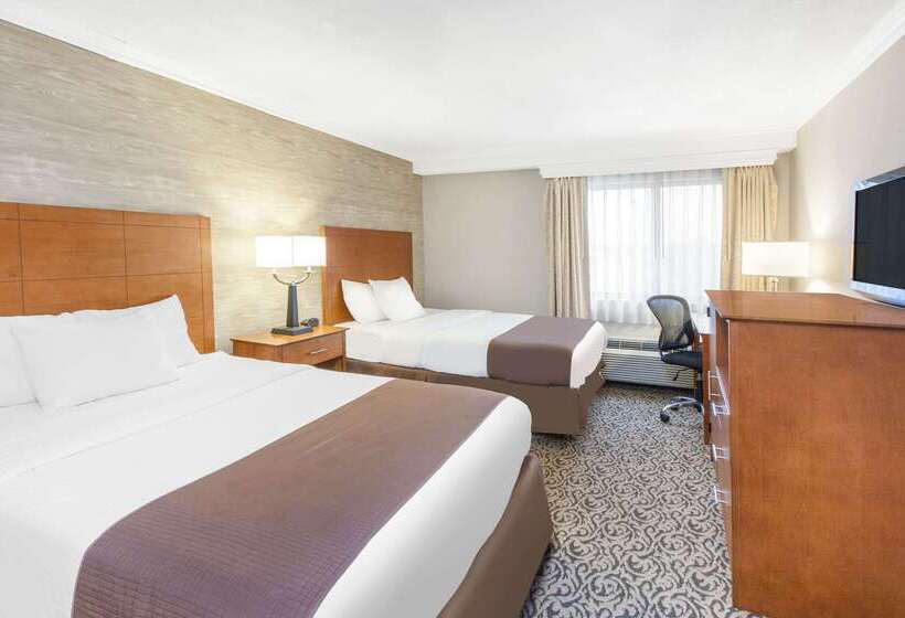 Отель Wingate By Wyndham Detroit Metro Airport