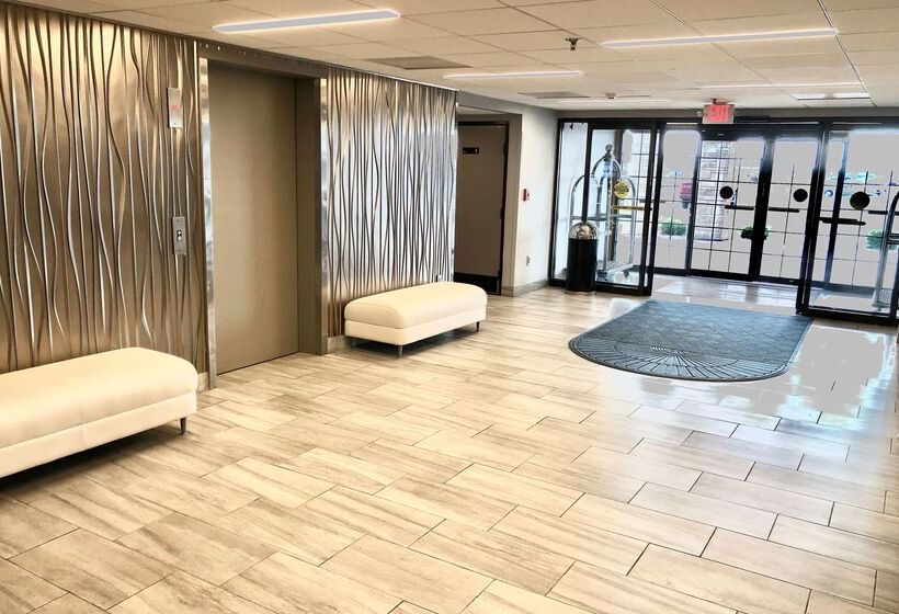 هتل Wingate By Wyndham Detroit Metro Airport