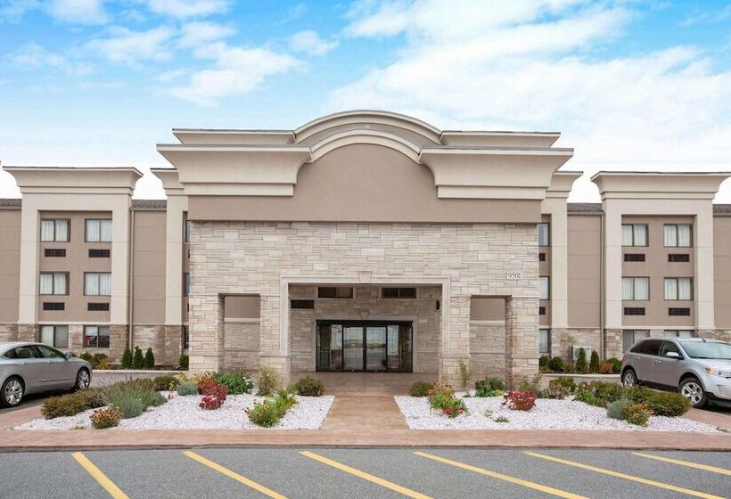 هتل Wingate By Wyndham Detroit Metro Airport