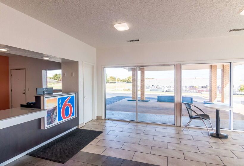 فندق على الطريق Whitten Inn