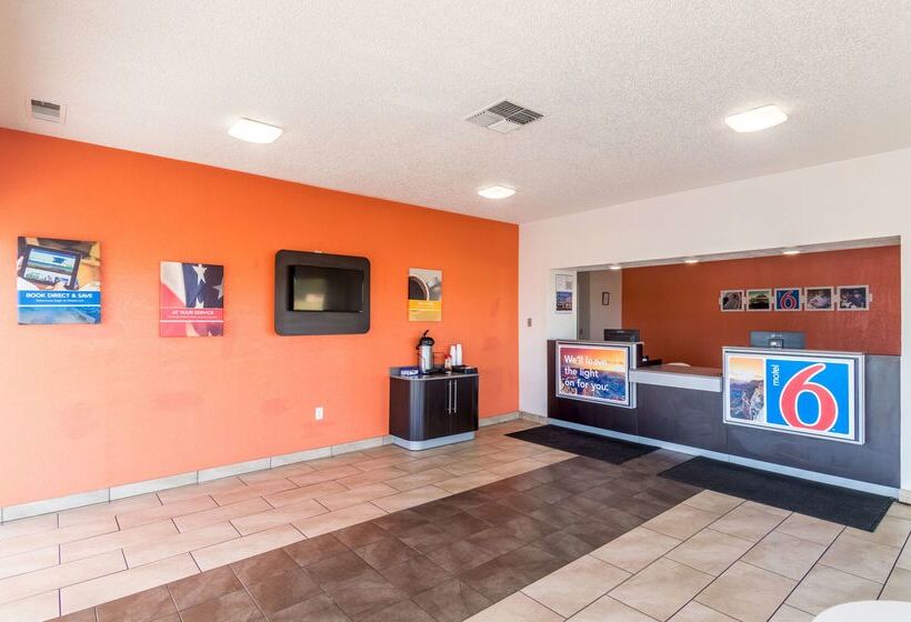 فندق على الطريق Whitten Inn