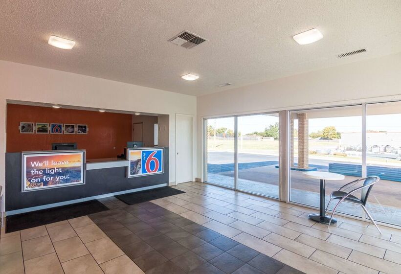 فندق على الطريق Whitten Inn